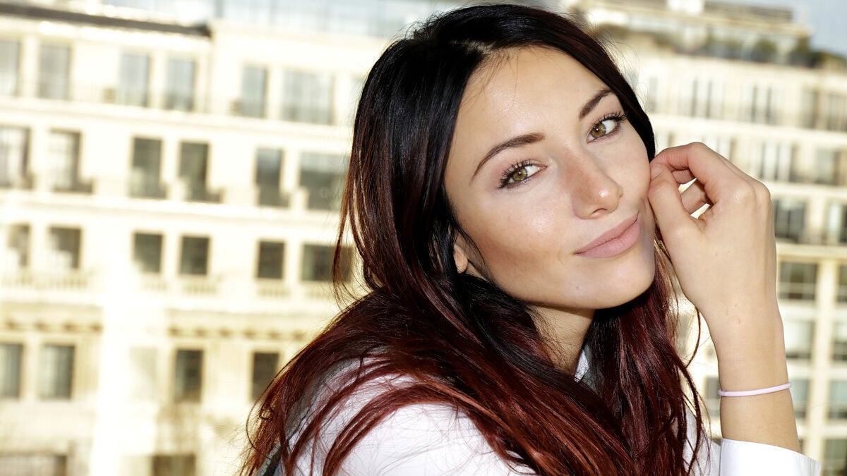 Delphine Wespiser révèle les secrets de sa relation avec Roger : entre passions et défis !