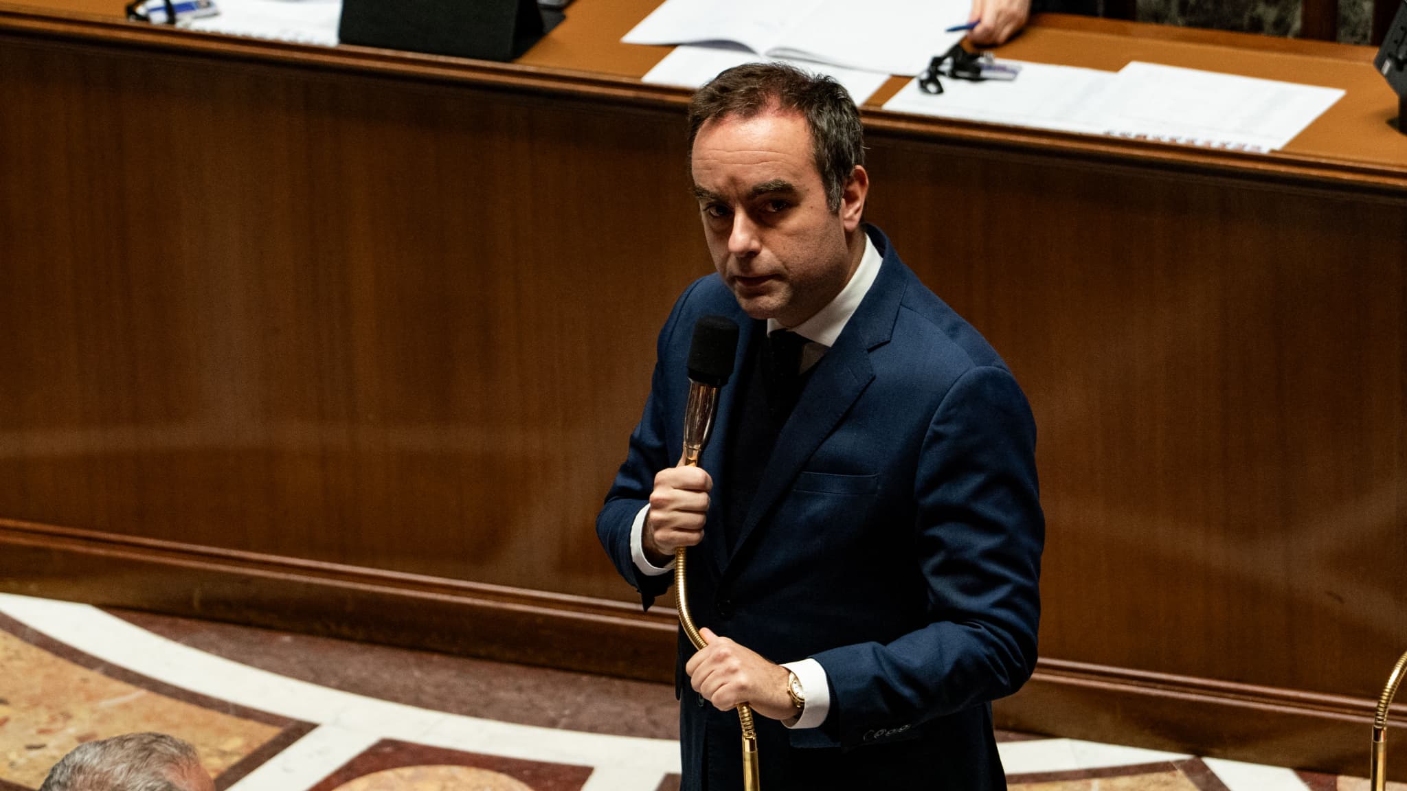 Sébastien Lecornu sous pression : les échos d'un passage en force sur le budget avec le 49.3 ?